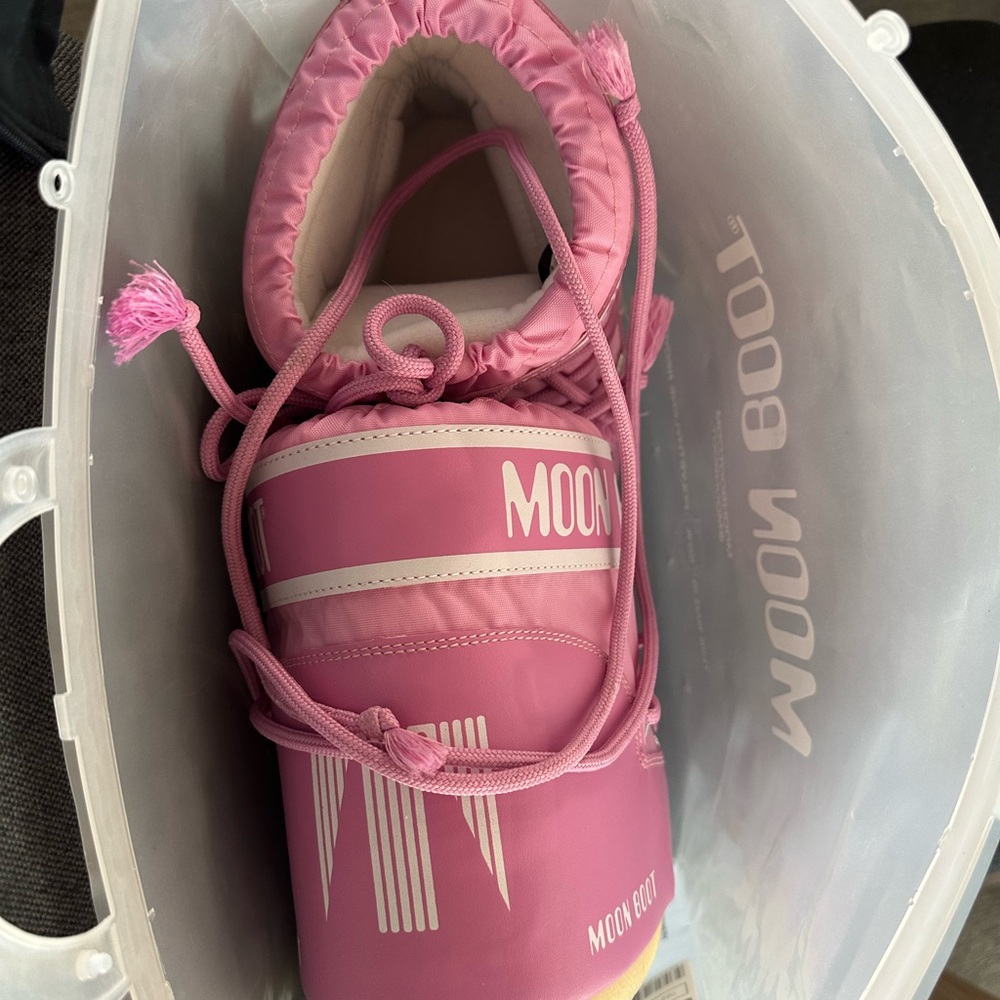 Moon Boot pink Snow Boots